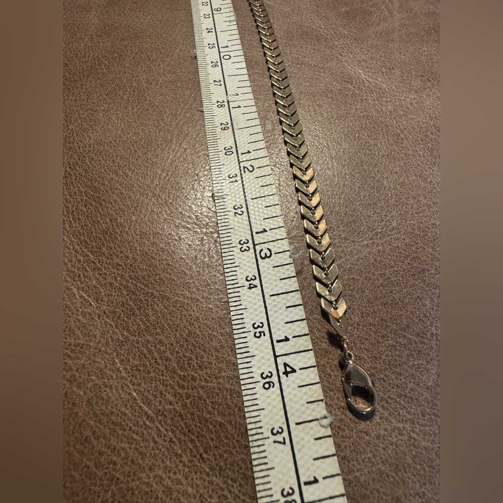 Chevron Pattern Gold Choker - Picture 3 of 6